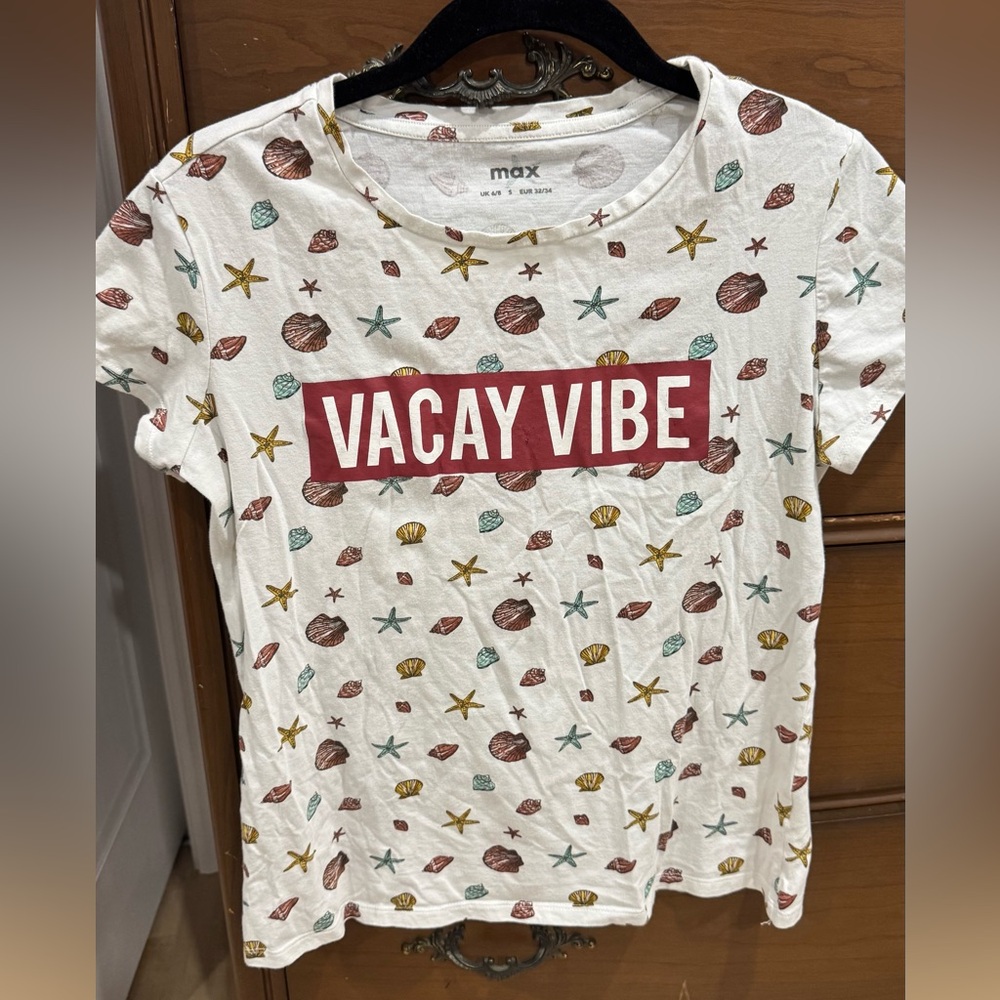 White 'Vacay Vibe' Graphic Tee